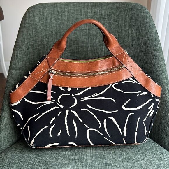 Kate Spade large Navy blue and Brown leather Tote with Floral Accents polka dots - Picture 4 of 15